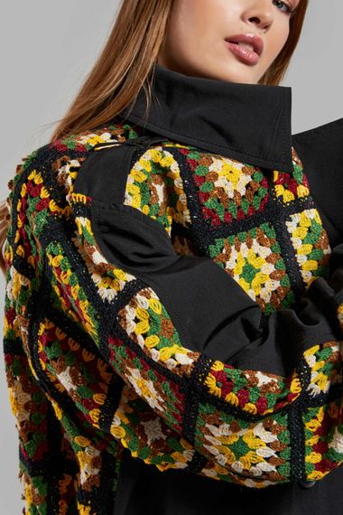 Женское черное этническое длинное пальто с ремнем, модель S, ткань 95% полиэстер, 5% эластан - фото 4