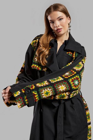 Женское черное этническое длинное пальто с ремнем, модель S, ткань 95% полиэстер, 5% эластан - фото 3