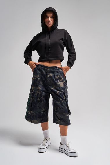 Широкі джинсові шорти з камуфляжем для жінок без лайкри, стандартна довжина, стильний дизайн - фото 4