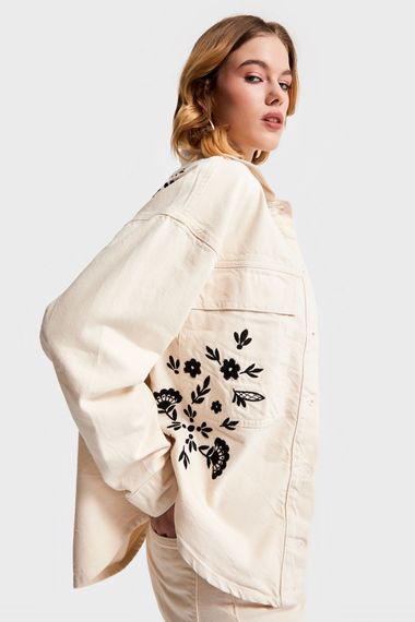 Kadın Raw Renk 7S569 Nakışlı Tasarım Oversize Denim Ceket - fotoğraf 3