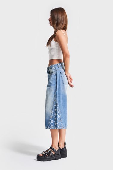 Kadın Mavi Kot Rengi 2S5-75 Çiçek Nakışlı Maxi Boy Tasarım Denim Şort - photo 2