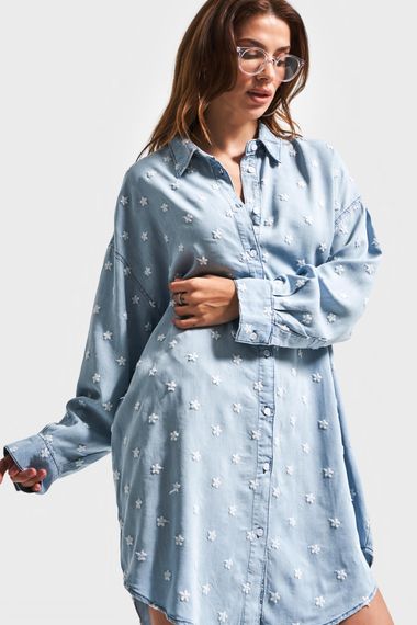 Kadın Snow Kot Rengi 1S5-3 Çiçek Nakışlı Oversize Tasarım Denim Gömlek - photo 2