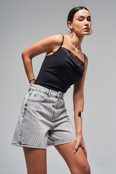 Kadın Gri Renk T-4S5-12 Parlak Taşlı Mom Fit Midi Boy Tasarım %100 Koton Denim Şort - фото 2