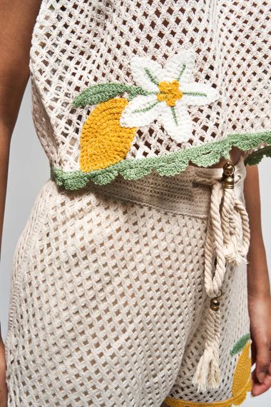 Kadın Bej Renk Triko Örme Kumaş Nakışlı Alt Üst Birlikte Özel Tasarım Şort Crop Takım - fotoğraf 5