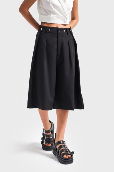 Kadın Siyah Renk Kemer Detaylı Pileli Maxi Boy Tasarım Şort Bermuda - fotoğraf 1