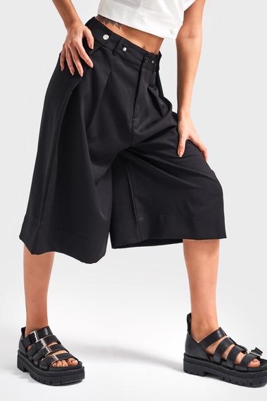 Kadın Siyah Renk Kemer Detaylı Pileli Maxi Boy Tasarım Şort Bermuda - fotoğraf 3
