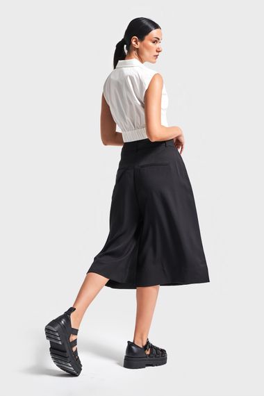 Kadın Siyah Renk Kemer Detaylı Pileli Maxi Boy Tasarım Şort Bermuda - fotoğraf 4