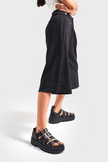 Kadın Siyah Renk Kemer Detaylı Pileli Maxi Boy Tasarım Şort Bermuda - fotoğraf 5