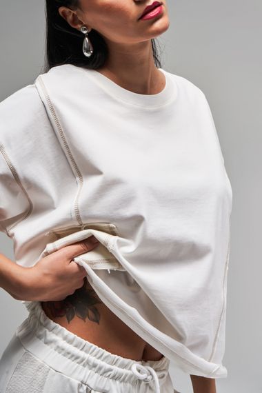 Kadın Ekru Renk Bol Kesim Tasarım Oversize Tişört - fotoğraf 2