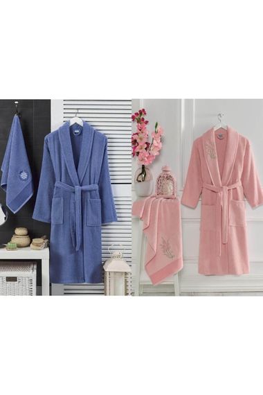 Семейный комплект банных халатов из 4 предметов. Комплект банных полотенец, розовый.