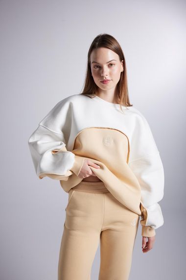 Светр Nola Beige, oversize крій, поділ 3 нитки, двоколірний, логотип, елегантний стиль для жінок - фото 3