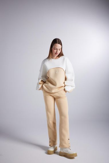 Светр Nola Beige, oversize крій, поділ 3 нитки, двоколірний, логотип, елегантний стиль для жінок - фото 2