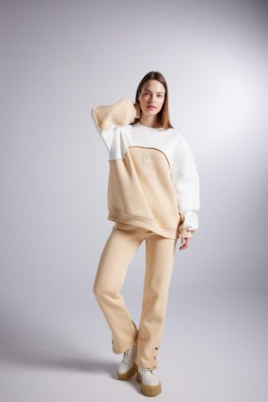 Светр Nola Beige, oversize крій, поділ 3 нитки, двоколірний, логотип, елегантний стиль для жінок - фото 5