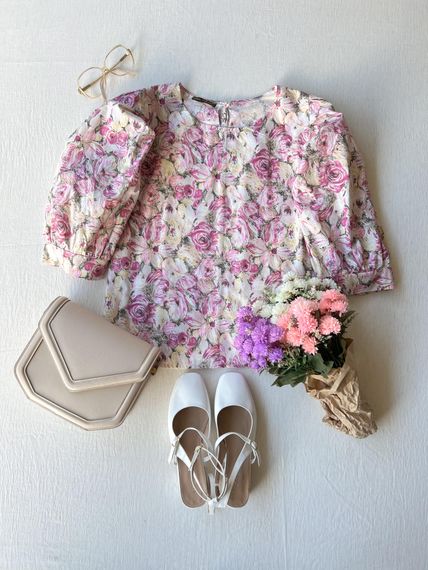 Винтажная розовая блузка свободного кроя с объемными рукавами и пастельным цветочным принтом - фото 2