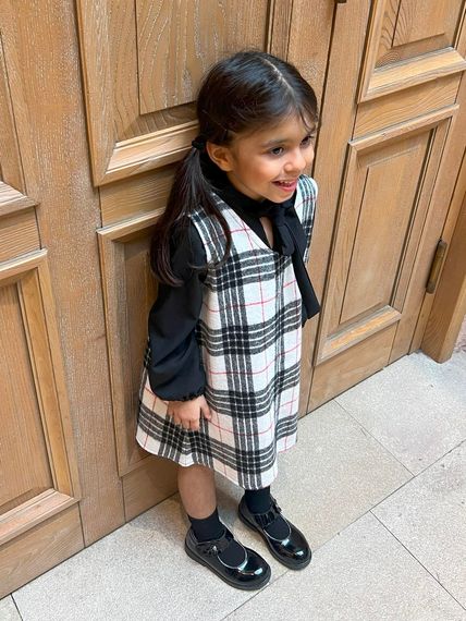 GIRL BLACK AND WHITE PATTERNED PLAID GIRETTE DRESS - photo 1