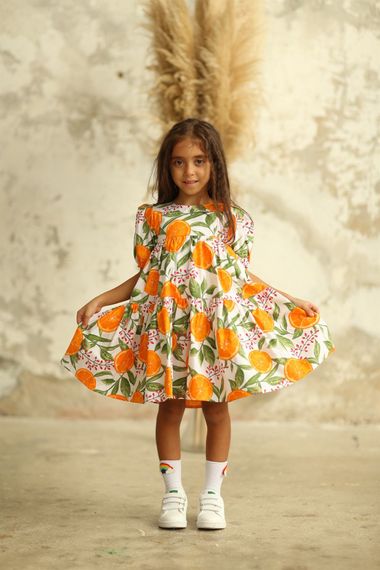 Платье для девочек с апельсиновым рисунком из 100% хлопка, в комплекте пояс, ручная стирка, подходит для детей от 1 до 9 лет - фото 1