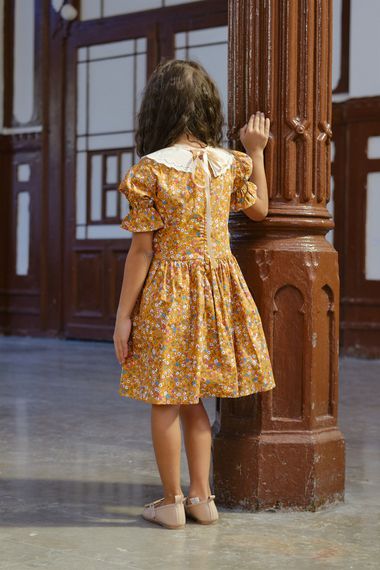 Вінтажна сукня з мереживним комірцем для дівчаток з квітковим принтом, об'ємні рукави, розміри 1-2 роки, 3-4 роки, 4-5 років, 5-6 років, 6-7 років, 8-9 років - фото 3