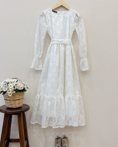 فستان دانتيل أبيض عتيق