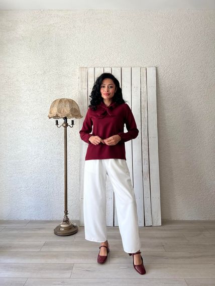 Бордо блузка з зав'язкою на шиї з креп-тканини, ідеальна для повсякденного використання та ніжного стилю - фото 4