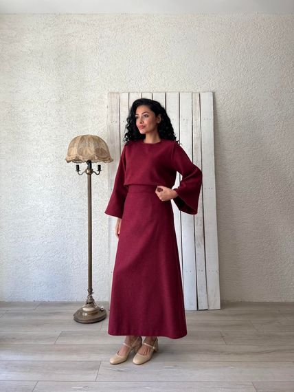 Комплект блузи та спідниці з бордової кашемі, розміри 36-46, стильний фасон, зручний зимовий варіант, підходить для будь-яких випадків - фото 2