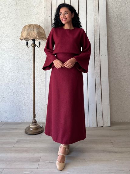 Комплект блузи та спідниці з бордової кашемі, розміри 36-46, стильний фасон, зручний зимовий варіант, підходить для будь-яких випадків - фото 1