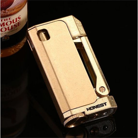 Ретро бензиновая зажигалка Bcz474 Мухтар, аутентичный жёлтый, размеры 3.1x6.1 см, каменная система зажигания, в подарочной упаковке - фото 5