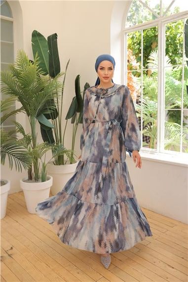 فستان شيفون طويل مزين برسومات القهوة برباط من الخصر - لون إنديغو متوفر بمقاسات متعددة - صورة 1
