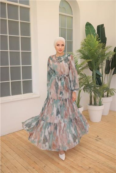 فستان شيفون طويل مزين بنقوش القهوة ومربوط عند الخصر بلون أخضر متوفر بأحجام متنوعة - صورة 1