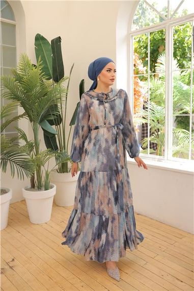 فستان شيفون طويل مزين برسومات القهوة برباط من الخصر - لون إنديغو متوفر بمقاسات متعددة - صورة 2