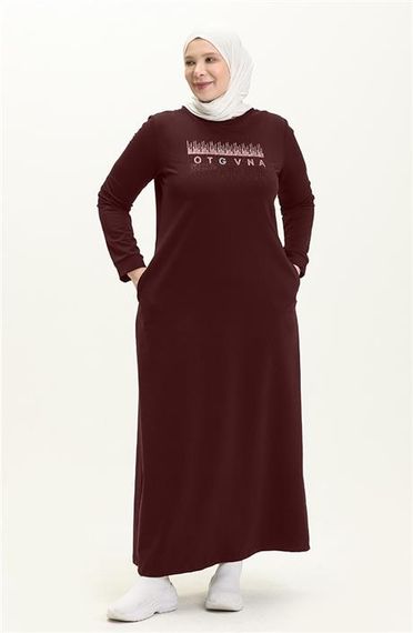 فستان طويل بتصميم مكتوب وطباعة حجرية بجيب مع ألوان بنية، مقاسات كبيرة من 46 إلى 54 - صورة 2