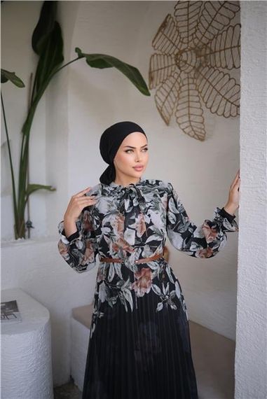 Сукня з довгим шифоном з візерунком і поясом на шию, колір: кориця, розміри: 38-46 - фото 4