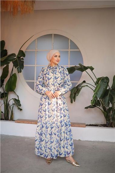 Длинное шифоновое платье с рисунком листьев и поясом, голубое, размеры 38-46 - фото 2