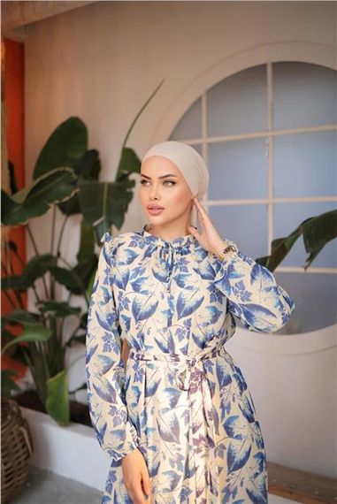 Длинное шифоновое платье с рисунком листьев и поясом, голубое, размеры 38-46 - фото 4