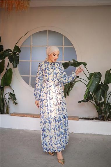 Длинное шифоновое платье с рисунком листьев и поясом, голубое, размеры 38-46 - фото 5