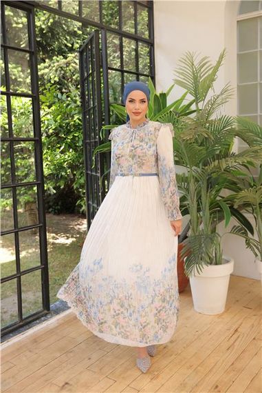 Синя шифонова сукня в квітковий візерунок з поясом, модель 50003, доступна в розмірах 38-46 - фото 1