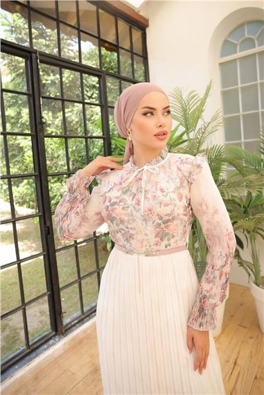 Сукня з шифону з білим квітковим візером і поясом, колір: Рожевий, розміри: 38-46, стильна для всіх сезонів - фото 5