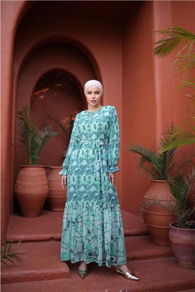 Платье из шифона с узором и аксессуарами из бисера, завязка на талии, цвет: зелёный шалфей, размеры: 38-46 - фото 2