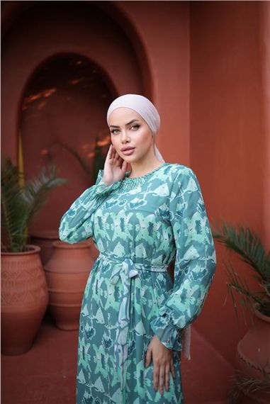 Платье из шифона с узором и аксессуарами из бисера, завязка на талии, цвет: зелёный шалфей, размеры: 38-46 - фото 4