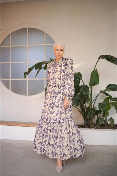 Длинное шифоновое платье с завязками на талии и узором из листьев в фиолетовом цвете размеры 38-46 - фото 1