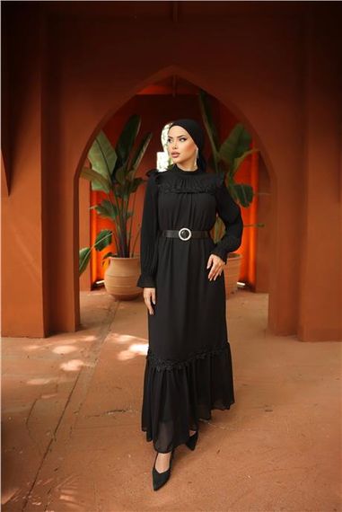 Элегантное черное шифоновое платье с открытыми плечами и поясом, модель 50017, доступно в размерах 38-46 - фото 3