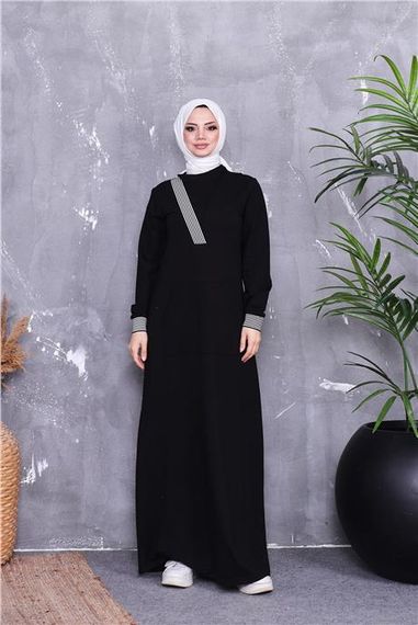 Длинное платье с карманами и рисунком в полоску на V-образном вырезе, черного цвета, размеры 38-46 - фото 2