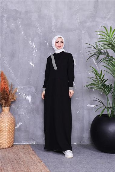 Длинное платье с карманами и рисунком в полоску на V-образном вырезе, черного цвета, размеры 38-46 - фото 5