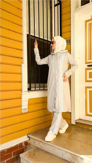 بدلة رياضية طويلة مزودة بغطاء رأس بسحاب، مناسبة للمحجبات، بالألوان الرمادية والأحجام المتنوعة - صورة 4