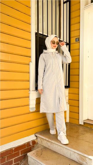 بدلة رياضية طويلة مزودة بغطاء رأس بسحاب، مناسبة للمحجبات، بالألوان الرمادية والأحجام المتنوعة - صورة 5