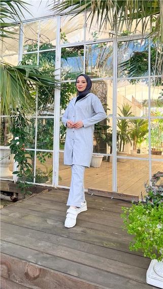 مجموعة بزة نسائية هوديي طويل بسروال، زي جديد باللون الرمادي، متوفرة بمقاسات متنوعة - صورة 3