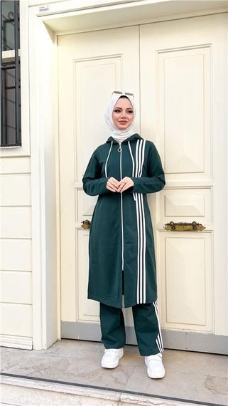 Костюм из двустороннего длинного тунки с капюшоном и брюками - 03077.021 - Нефтяной, размер 40-48, новинка зимнего сезона от бренда Sevda - фото 1