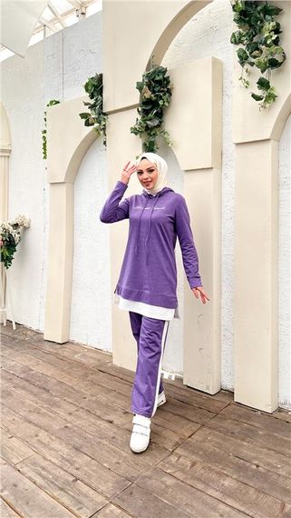 سروال قصير مزين بطباعة مع تفاصيل غارني مع سترة بغطاء رأس - طقم محتشم ثنائي - بنفسجي داكن - صورة 4