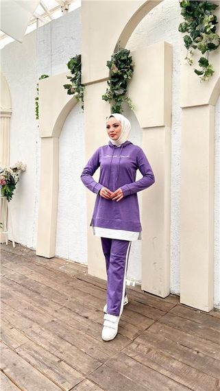 سروال قصير مزين بطباعة مع تفاصيل غارني مع سترة بغطاء رأس - طقم محتشم ثنائي - بنفسجي داكن - صورة 5