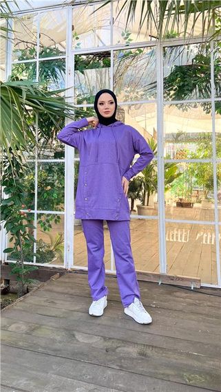 Костюм из двух предметов с капюшоном и кнопками, короткие спортивные брюки, темно-л-purple, доступен в размерах 38-46 - фото 1