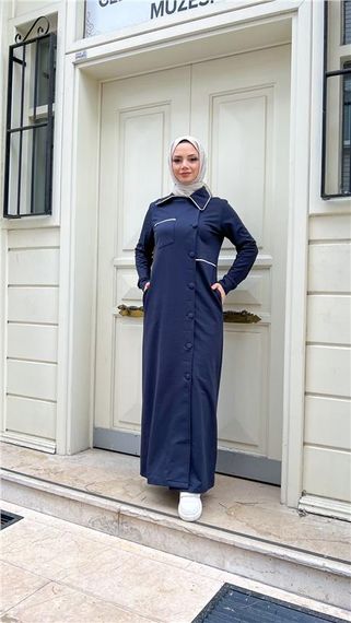 Длинная абая с карманами, рядом с кнопками из хлопка, синяя, доступные размеры 38-46 - фото 1